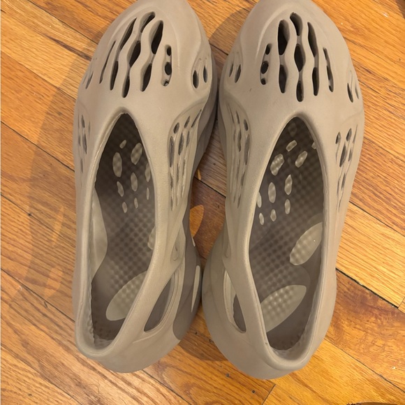 Yeezy Foam Runners - Picture 4 of 5